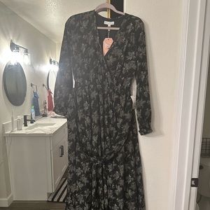 Ivy City Co Holly Berry Maxi Large- New with tags
